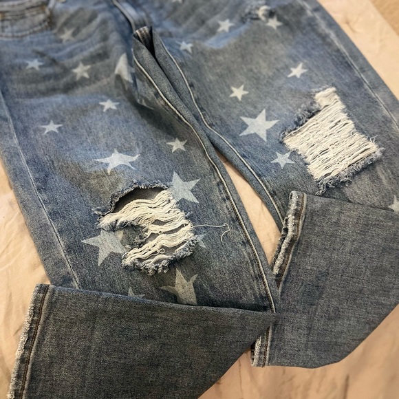 NWT Saige Medium Wash Star Print Cuffed Boyfriend Jeans - Picture 12 of 16
